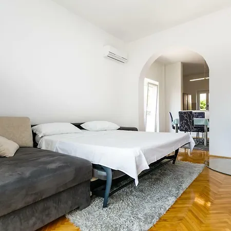 Daire Mate Balote 54 Krk Town